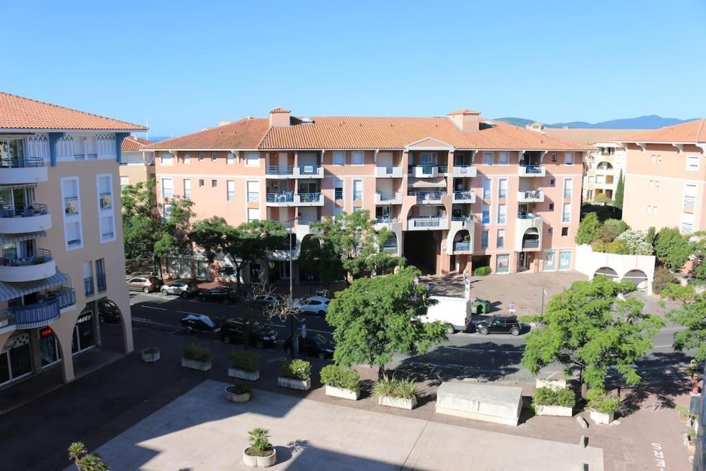 Port-Frejus, Le Paladien, Appartement 2 Pieces Climatise, Terrasse & Parking エクステリア 写真
